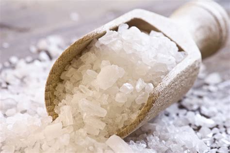 Главная причина желания употреблять соль – нехватка основных микроэлементов