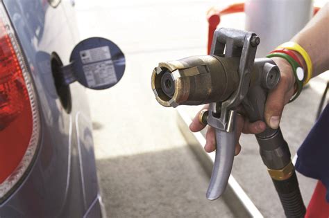 Заправка внедорожника топливом: основные моменты