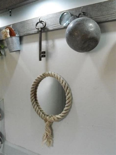 Используйте канат или веревку для эффектного подвеса зеркала