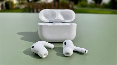 Настройка звуковых параметров в AirPods: управление эквалайзером и балансом