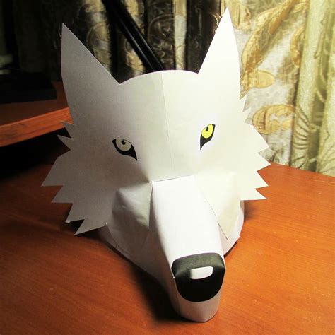 Окрашивание и декорирование созданного из бумаги экземпляра волка: затея, которая добавляет индивидуальности и оживляет результат