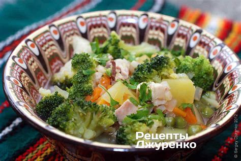 Оригинальное сочетание: нежный белок и брокколи в курином бульоне