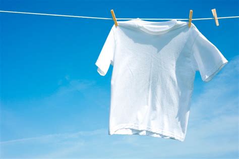 Основные причины сохранения запахов на одежде