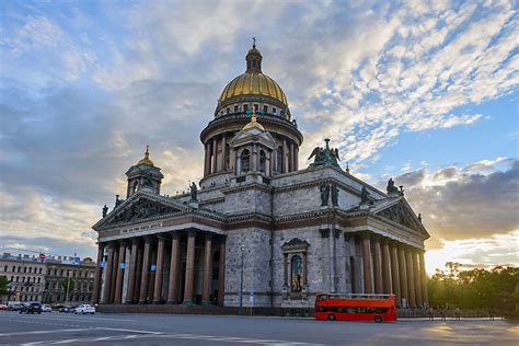 Парадная в Санкт-Петербурге: символ общественного статуса