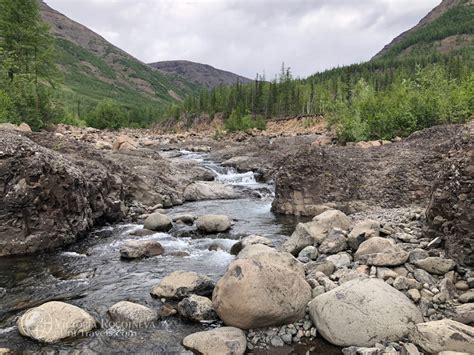 Подготовка к созданию спуска к воде на участке у реки