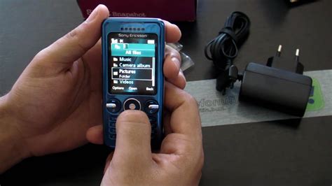 Подключение телефона Sony Ericsson S302 к источнику питания