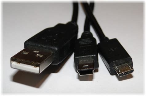 Поиск разъема Universal Serial Bus (USB) на портативном компьютере