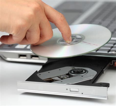 Почему важен дисковод на компьютере?