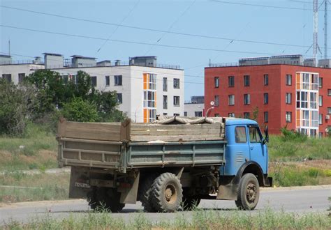 Рассмотрение достоинств МАЗ 500 и его уникальных характеристик в виртуальном мире.