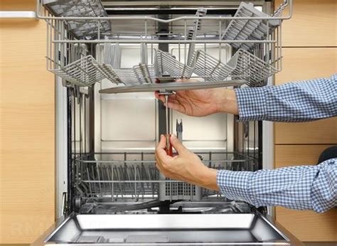 Регулярное обслуживание и чистка посудомоечной машины для улучшения работы