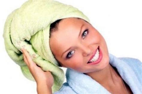Регулярный уход за волосами и поддержание здорового образа жизни для сохранения естественного объема
