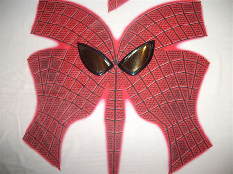 Создание уникальных линз "Человека-паука" из доступных материалов