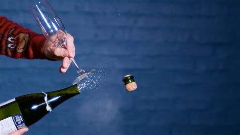 Способы открытия бутылки ламбруско шампанского: обзор основных методов