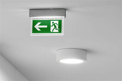 Требования к безопасности и надежности аварийных светильников