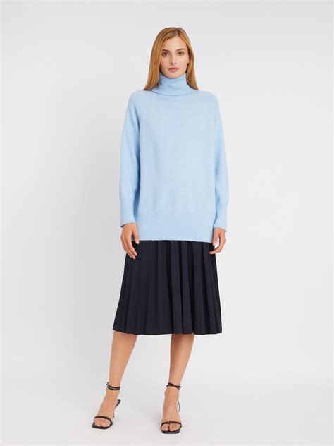 Трикотажная юбка плиссе: модный тренд зимы