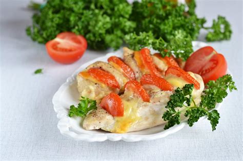 Ужин с экзотическим сочетанием вкусов: куриное филе и ананасы в рецепте на все времена