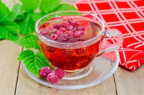 Чай с малиной - естественный противопиретический напиток