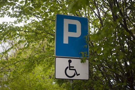 Что необходимо наличие на парковке для инвалида на родственника?