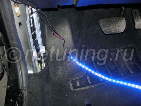 Шаг 1: Подготовка автомобильного шильдика к установке светодиодной полосы